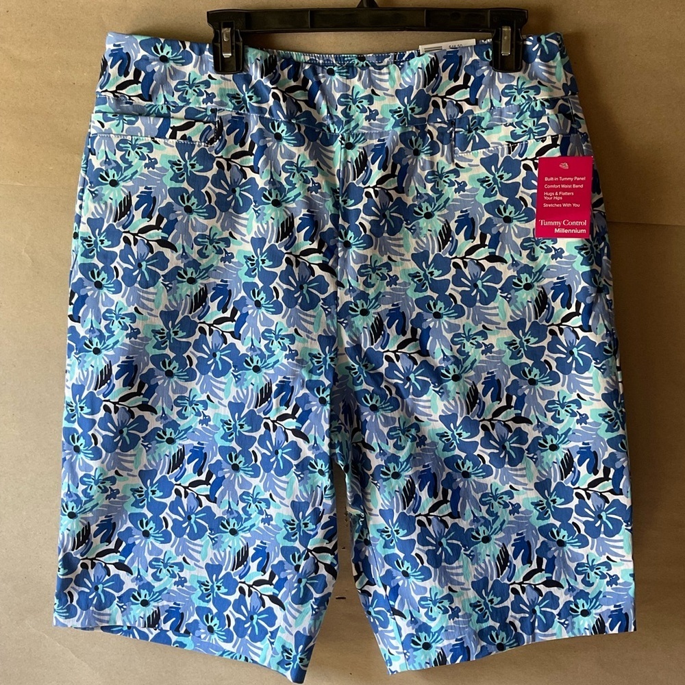 Kim Rogers. Floral shorts. Stretch. Blue. NWT Size 14